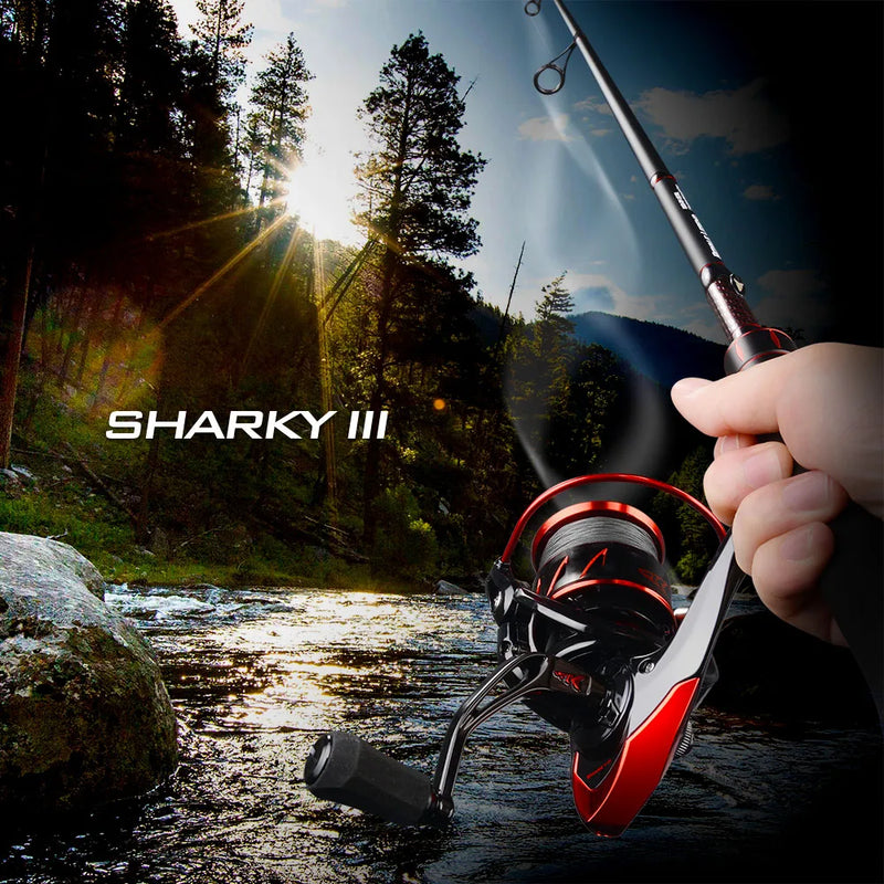 Carretel de pesca giratório KastKing Sharky III, inovador e resistente à água, com potência máxima de arrasto de 18 kg, ideal para pesca de robalo e lúcio.
